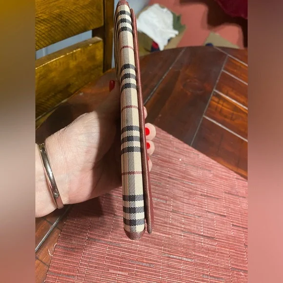 💎Burberry long Wallet with Kisslock gold tone hardware would look cute on chain - Picture 13 of 13